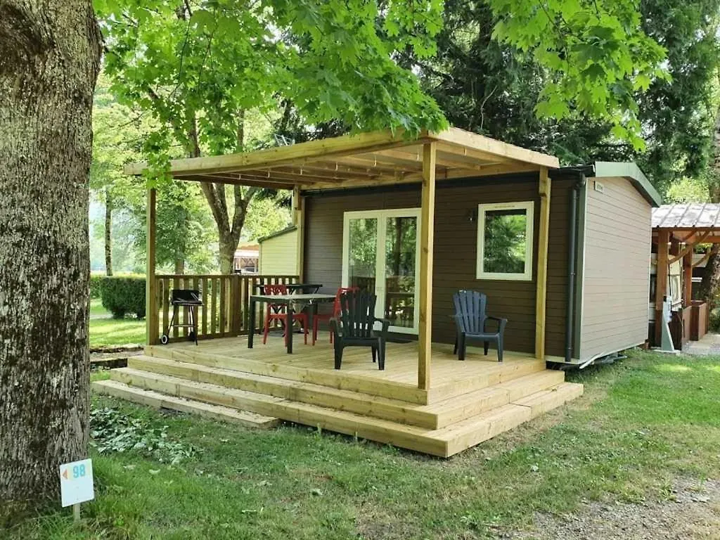 Campsite Camping 3 Etoiles - Piscine - Ccaihfi Seix France