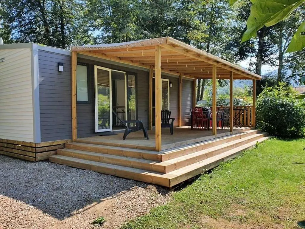 Campsite Camping 3 Etoiles - Piscine - Ccaihfi Seix France